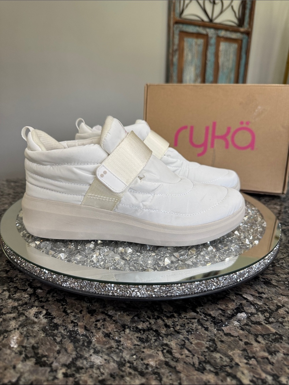 Ryka White Quilted ascend puff Winter Sneakers NEW 8